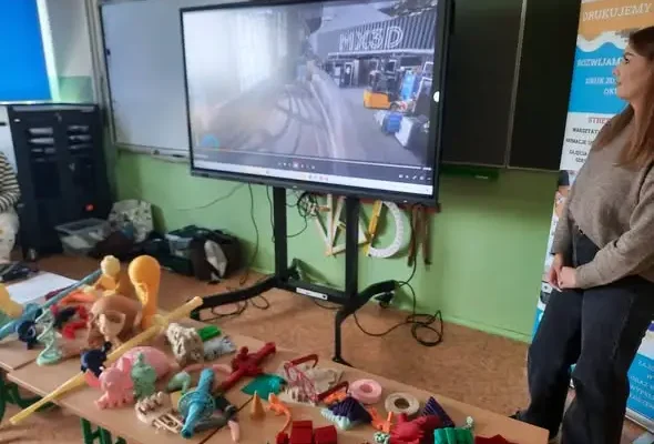 Dzień Technologiczny w SP2 Rydułtowy: uczniowie odkrywali druk 3D, VR i skanery