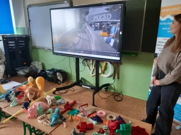 Dzień Technologiczny w SP2 Rydułtowy: uczniowie odkrywali druk 3D, VR i skanery