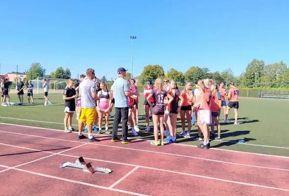 Uczniowie z Rydułtów na sportowych zawodach w powiecie wodzisławskim