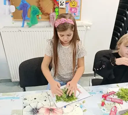 Jesienne jeżyki z papieru i gałązek – kreatywne zajęcia w Syryni