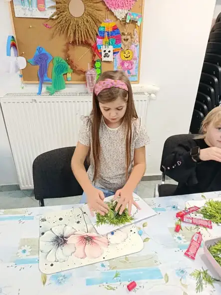 Jesienne jeżyki z papieru i gałązek – kreatywne zajęcia w Syryni