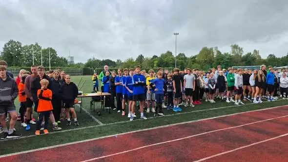 Uczniowie z sukcesami w lekkoatletyce – medale w rzucie piłeczką palantową i biegu na 600 m