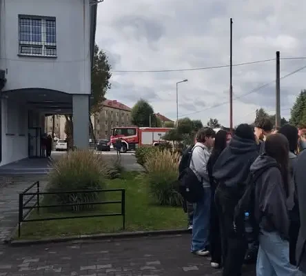 Próbna ewakuacja w ZSP w Pszowie – 1 minuta 40 sekund na opuszczenie budynku