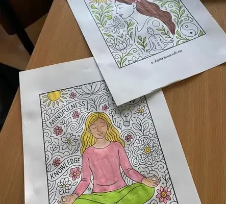 Lekcja uważności w klasie 6a – mandale i muzyka relaksacyjna