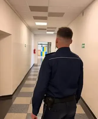 Wodzisławscy policjanci wzmacniają patrole wokół szkół po niepokojących zdarzeniach na Mazowszu
