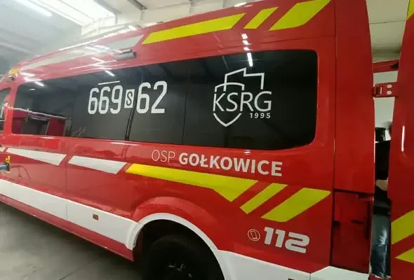 Nowy wóz strażacki VW Crafter dla OSP Gołkowice – kluczowe wsparcie dla lokalnej społeczności