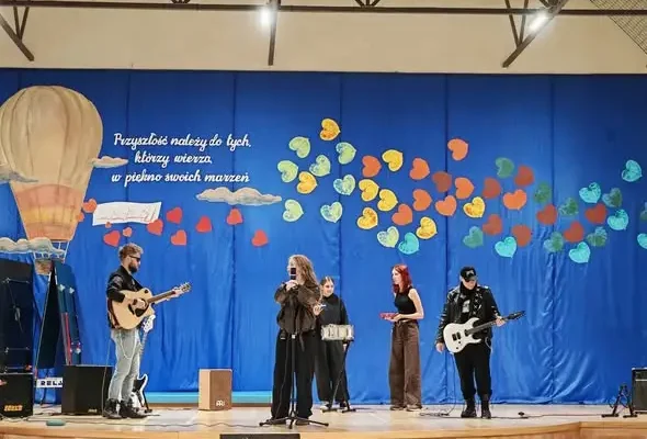 Dzień Edukacji Narodowej w rytmie rocka – wyjątkowe święto w ZS nr 1 w Wodzisławiu
