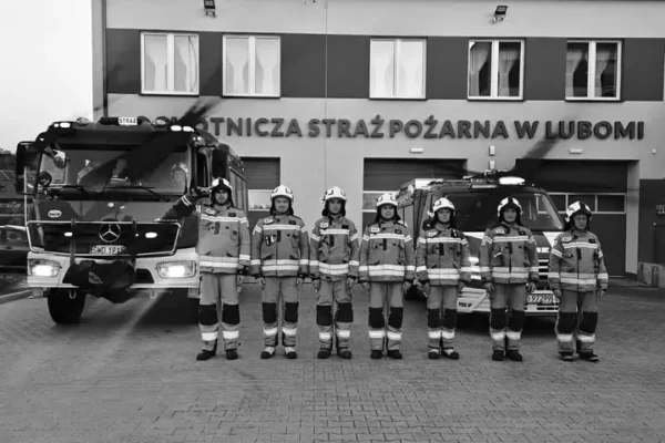 Tragiczny pożar w Nisku: zginęło dwóch strażaków. Cała Polska oddała im hołd