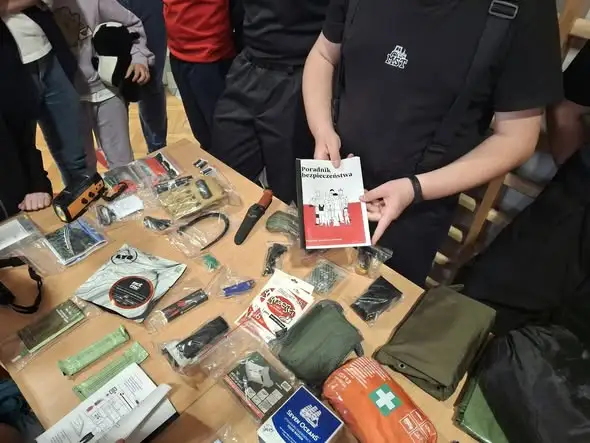 Strażacy z Wodzisławia Śląskiego uczą mieszkańców, jak reagować na zagrożenia