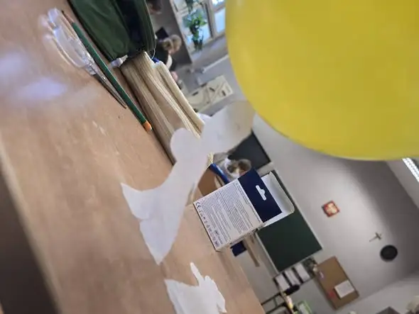 Elektrostatyka w praktyce – piątoklasiści eksperymentowali z balonami
