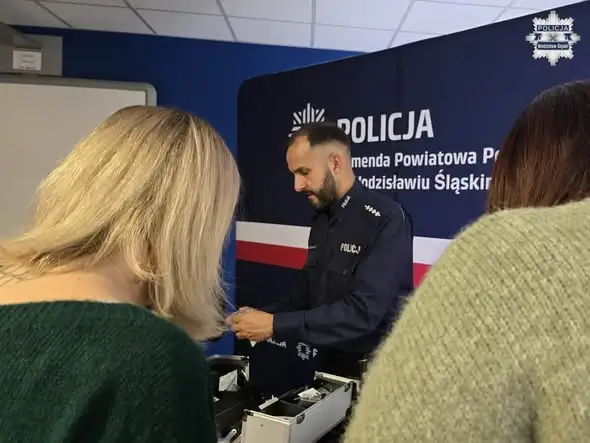 Wodzisławscy policjanci szkolili pracowników socjalnych z rozpoznawania narkotyków