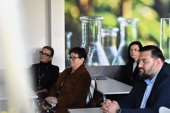 Nowa Zielona Pracownia w Rydułtowach – mikroskopy, modele 3D i nowoczesny sprzęt dla uczniów