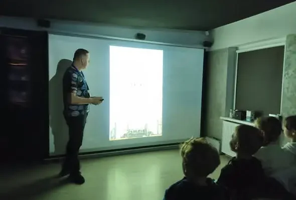 Uczniowie z Wodzisławia Śląskiego odkrywali kosmos w Astrolabie w Czernicy