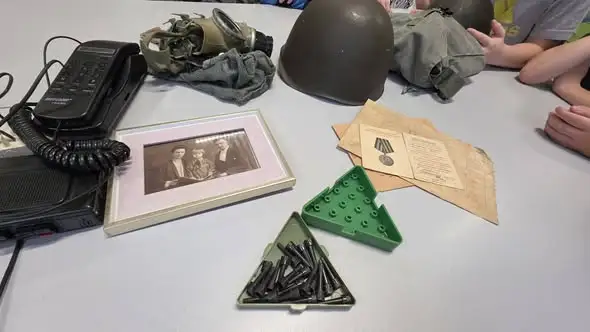 Czwartoklasiści z Radlina odkrywali historię w domowych skarbach