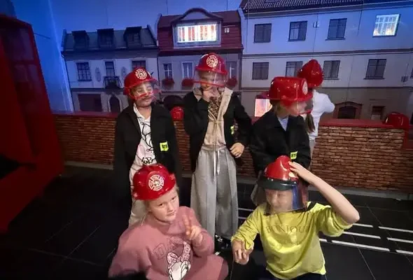 Trzecioklasiści z Pszowa odkrywali tajemnice ognia i nauki w Żorach