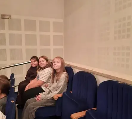 Uczniowie z Rydułtów odkrywali teatralną magię w Gliwicach