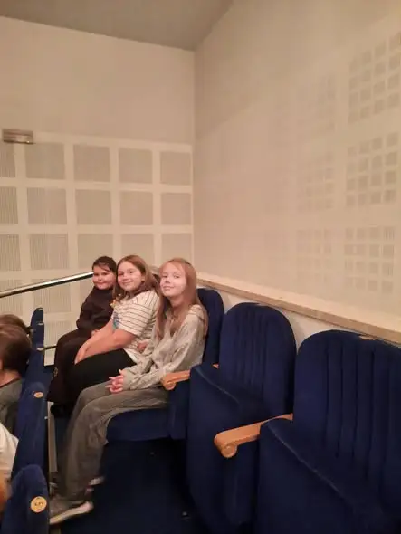 Uczniowie z Rydułtów odkrywali teatralną magię w Gliwicach